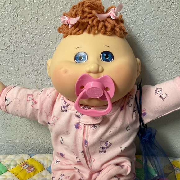 Cabbage Patch Kids Girl Babyland Exclusive 2008 Blue Eyes Brown Tuft 17 in - Picture 2 of 8